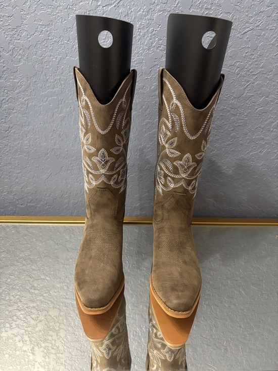 Iuv Shoes - Taupe Embroidered Women's Western Heeled Boots